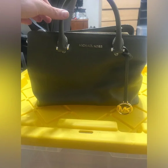 Michael Kors Purse with Wallet - Picture 2 of 10